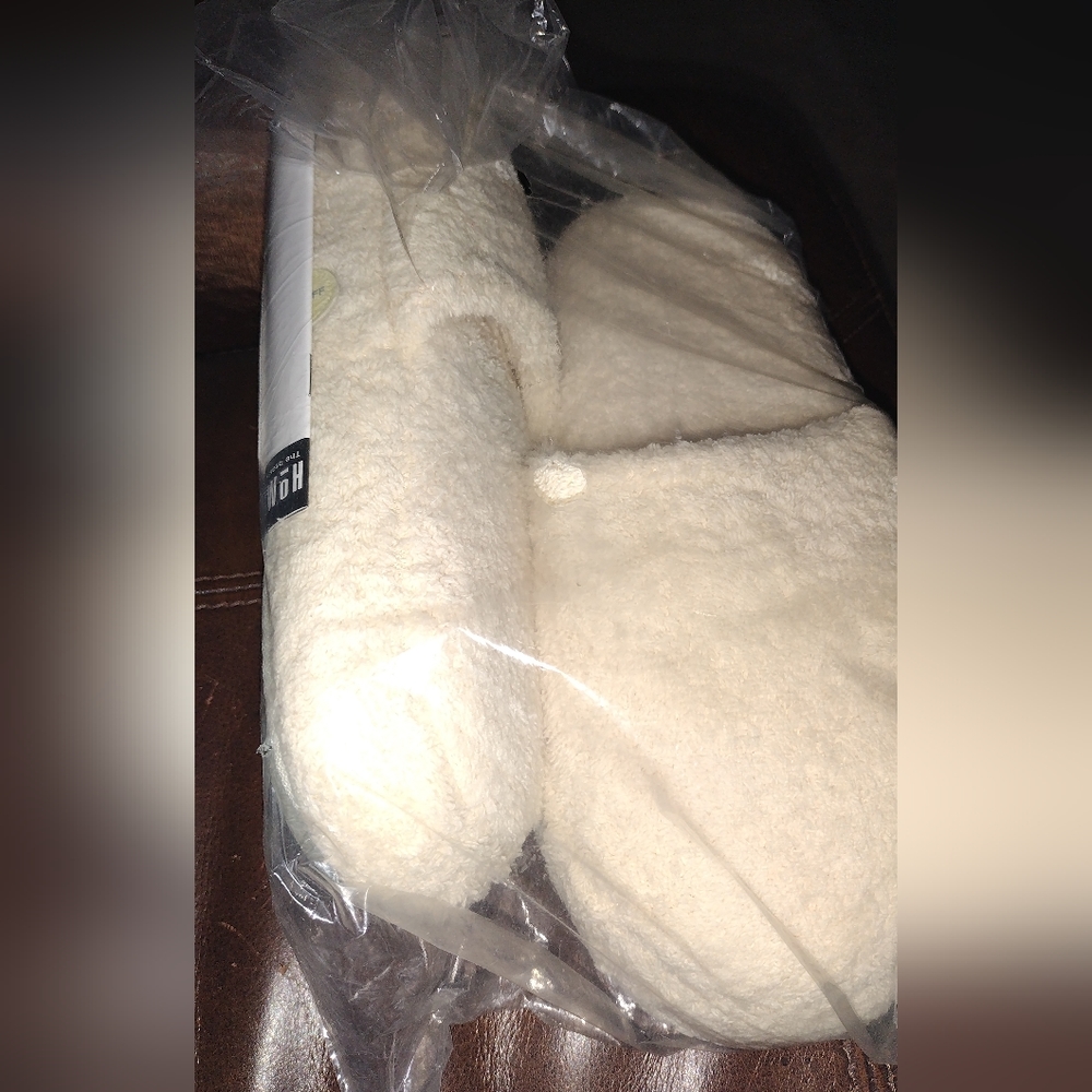SoleMates Massaging Slippers cream unisex